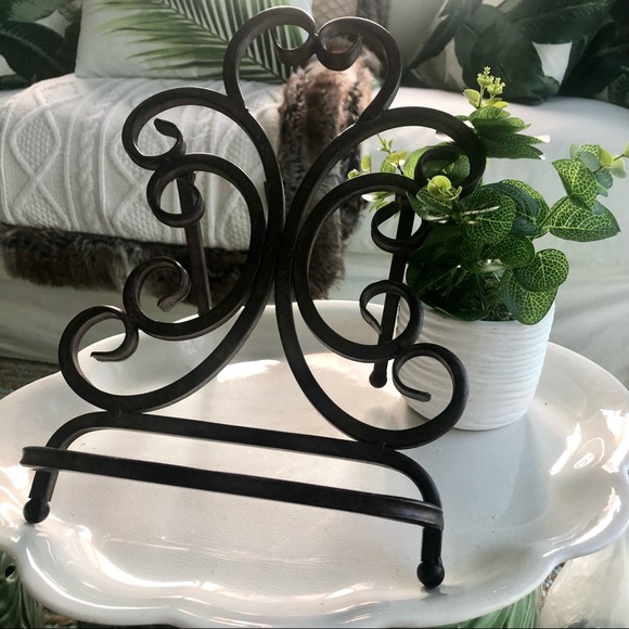 NWT Large Metal Heart Shape Bronze Picture Frame Book Holder - Picture 3 of 5